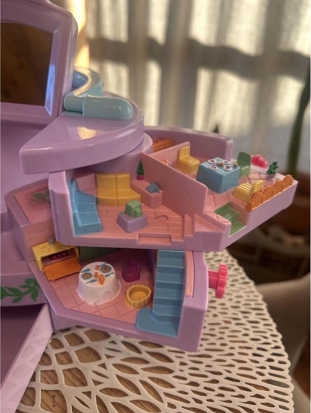 Polly Pocket Pull Out Playhouse - Picture 6 of 8